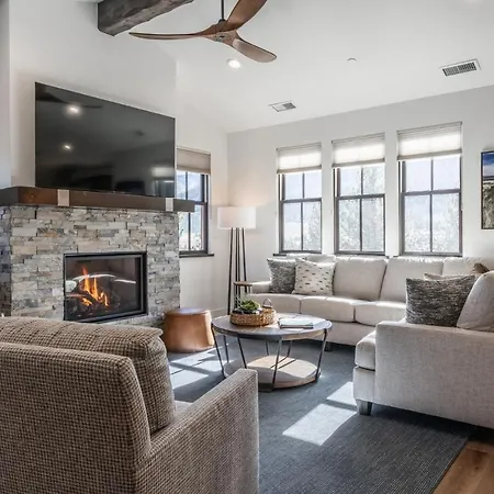 Creekhouse 1380 Villa